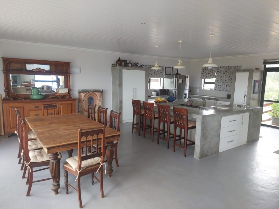 5 Bedroom Property for Sale in Boggomsbaai Western Cape